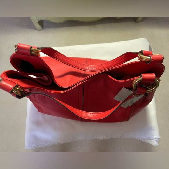 NWT COACH TOTE with Dust Bag    JULIANNE TOTE   AURA ORANGE   Gold tone metal - Picture 2 of 16